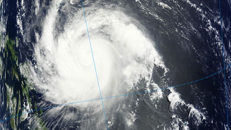 Taifuuni Noul iskee Filippiinien koillisrannikolle 9.-10. toukokuuta 2015. Kuva: NASA 7.5.2015