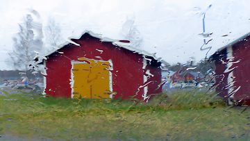 Sadetta Raippaluodossa 6. toukokuuta 2015. Lukijan kuva: Matti Hietala