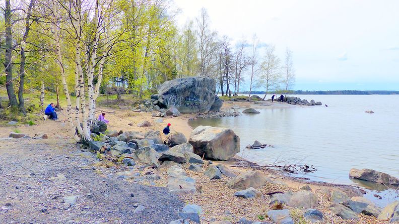 Kevätsäätä merenrannassa äitienpäivänä 10. toukokuuta 2015 Vaasassa. Lukijan kuva: Matti Hietala