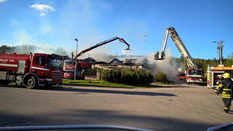 Rivitalopalo Klaukkalan Latvatiellä 25. toukokuuta 2015