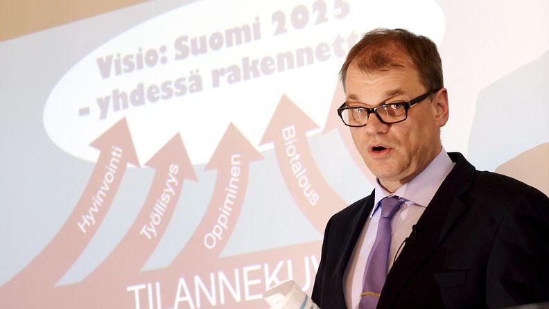 Juha Sipilä esitteli tiedotustilaisuudessa visiotaan Suomesta vuonna 2025.