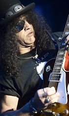 Slash konsertoi Helsingin jäähallissa torstaina 28. toukokuuta. (9)