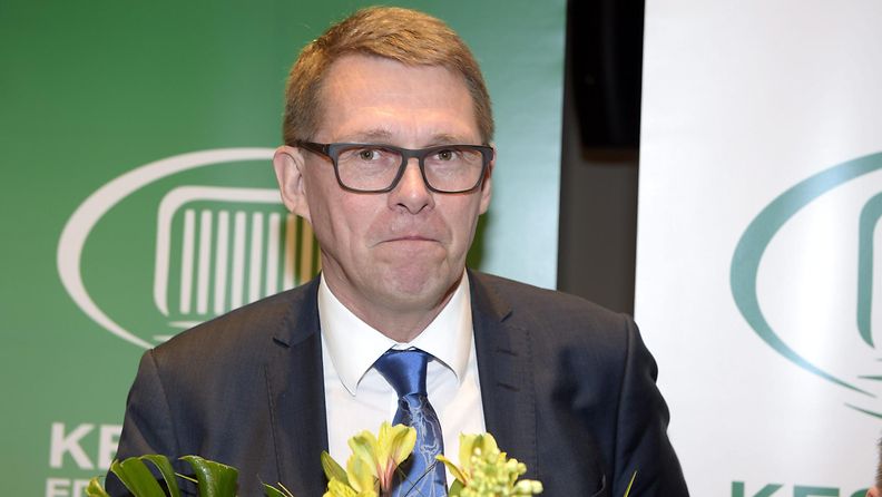 Matti Vanhanen valittiin keskustan eduskuntaryhmän puheenjohtajaksi. 