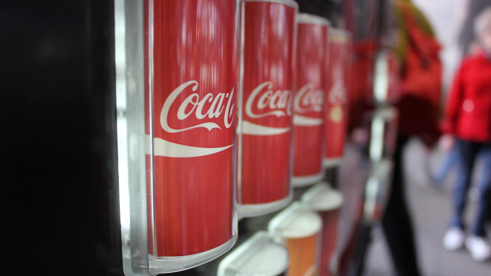 Coca-colaa automaatissa