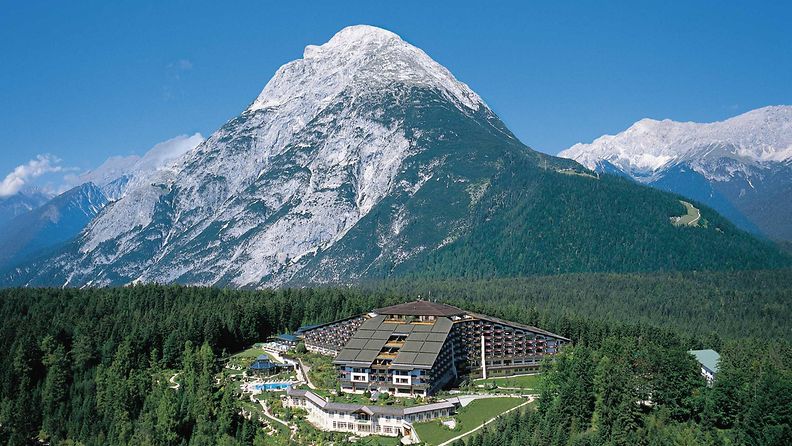 Aussenansicht Interalpen-Hotel Tyrol