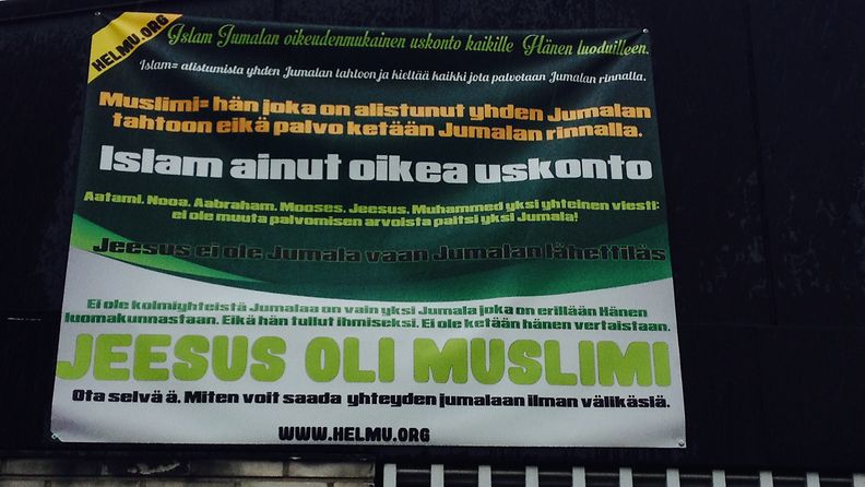 roihuvuori moskeija islam banderolli