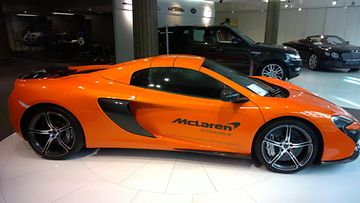 McLaren 675LT:n sivuprofiili.