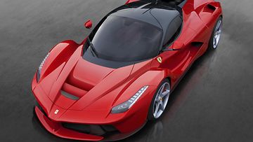 Lintuperspektiivistä katsottuna La Ferrarin korin muodot paljastuvat parhaiten.