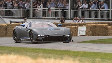 Aston Martin Vulcan Goodwood Festival of Speedin mäkiradalla.