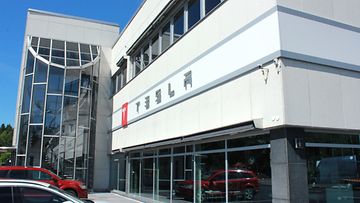 Teslaa ennen näissä tiloissa myytiin muun muassa Mazdaa ja Jaguaria.