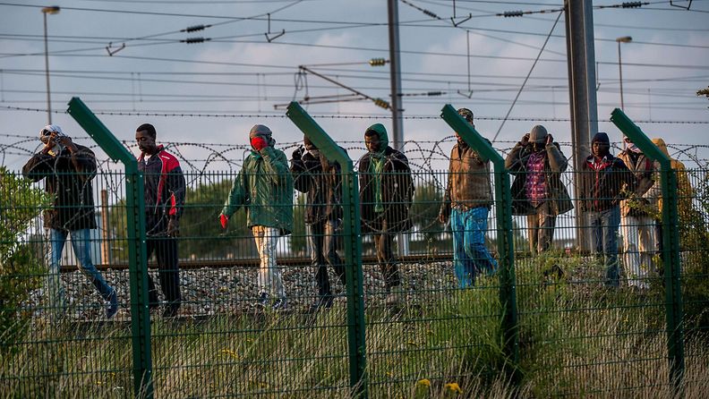 eurotunneli ranska iso-britannia englanti siirtolaiset pakolaiset 2