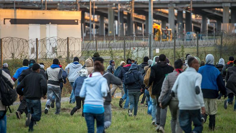 eurotunneli laiton siirtolainen siirtolaiset pakolaiset ranska englanti 