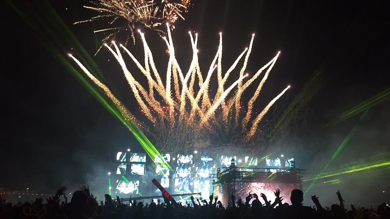 Weekend Festival päättyi näyttävään ilotulitukseen 8.8.2015.