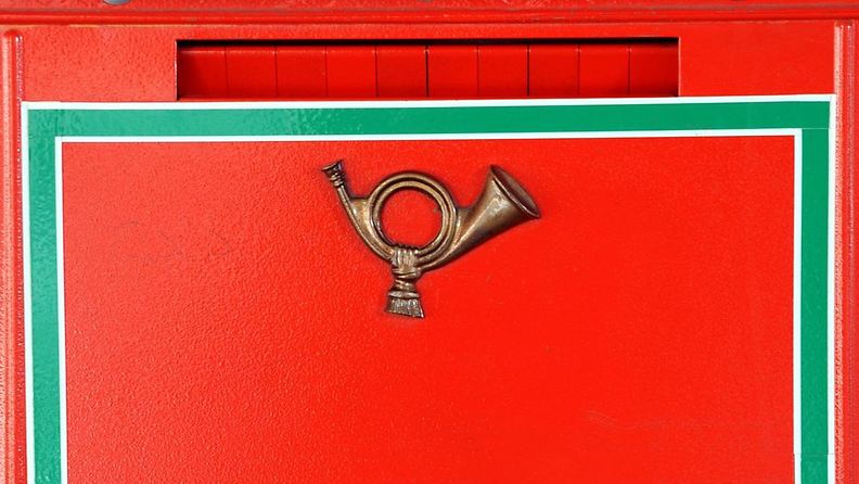 Punainen postilaatikko
