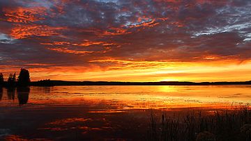 Värikäs auringonnousu 6. elokuuta 2015. Lukijan kuva: Raija Kokkola, Valtimo