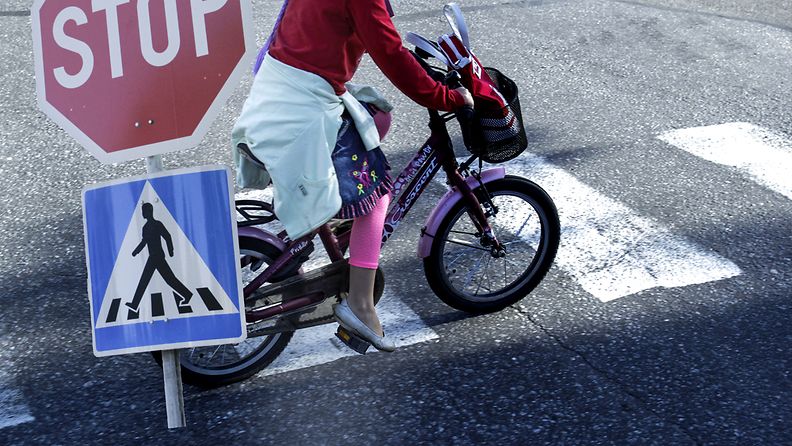 Lapsi liikenne suojatie stop