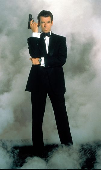 Pierce Brosnan eli James Bond elokuvassa Huominen ei koskaan kuole (1997).