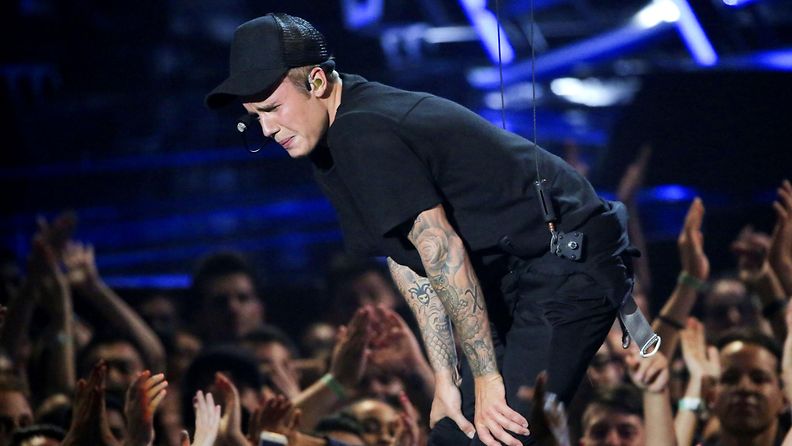 Justin Bieber MTV Awardseissa 1