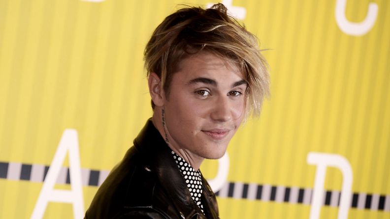 Justin Bieber MTV Awardseissa 4