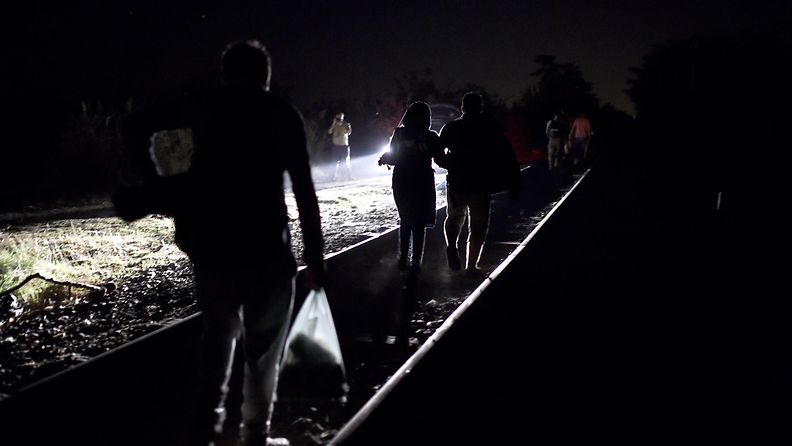 Pakolaiset maahanmuutto Unkari Serbia rautatie