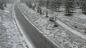 Lumisateita Kittilässä 2. lokakuuta 2015. Kuva: Liikennevirasto, tie 955 Kittilä, Pokka