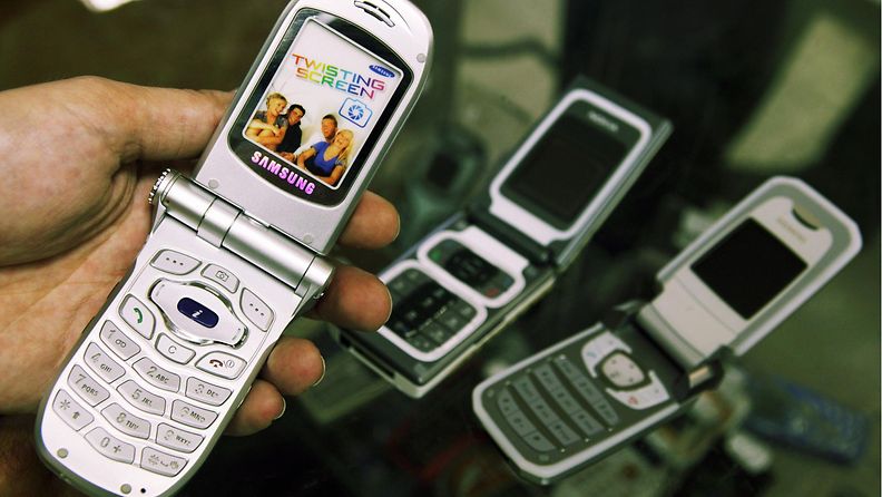 Nokia Samsung matkapuhelin simpukka