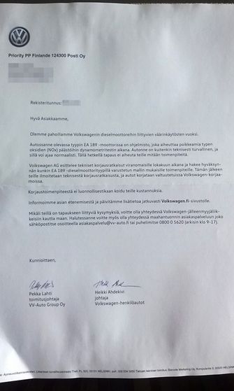 Suomalaisille Volkswagen-omistajille lähetetty kirje, kuvattuna 16. lokakuuta 2015.