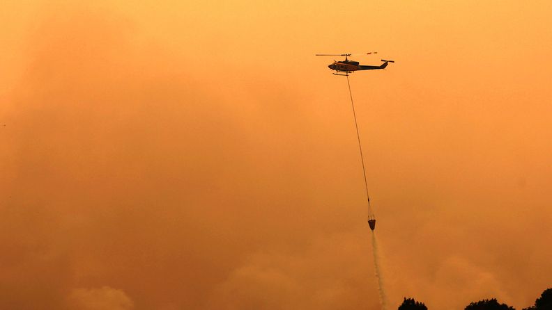 Indonesia, metsäpalot, helikopteri, sammutus