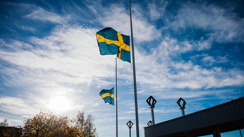 Liput olivat puolitangossa laajalti tänään Ruotsissa.