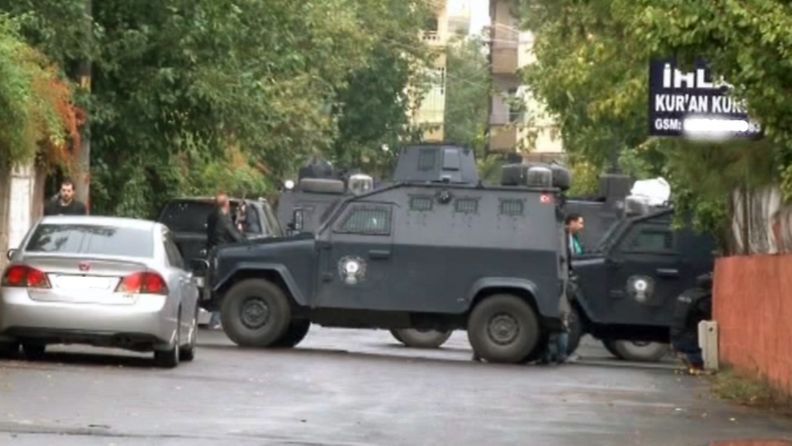 Turkki Poliisi Isis ammunta Diyarbakir