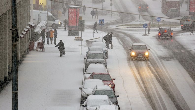 Helsingin keskustassa satoi lunta 21. marraskuuta 2014.