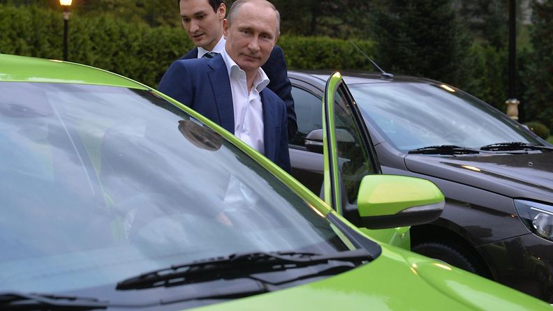 Vladimir Putin ja Lada Vesta.