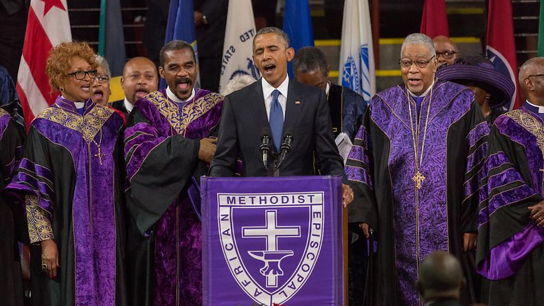 Obama laulaa Charlestonissa kesäkuu 2015