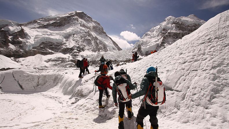 Vuorikiipeilijöitä Mount Everestillä