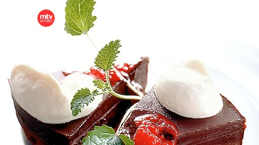 Ranskalainen suklaakakku vadelmakastikkeen kera - Resepti | Makuja | MTV  Uutiset
