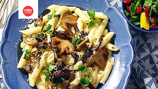 Pastaa sienien ja pinaattisalaatin kera - Resepti | Makuja | MTV Uutiset
