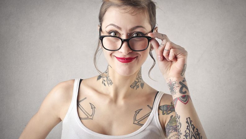 nainen, tatuointi