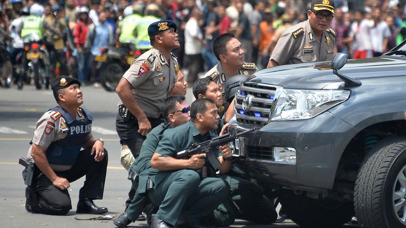 indonesia jakarta pommi-isku viranomaiset