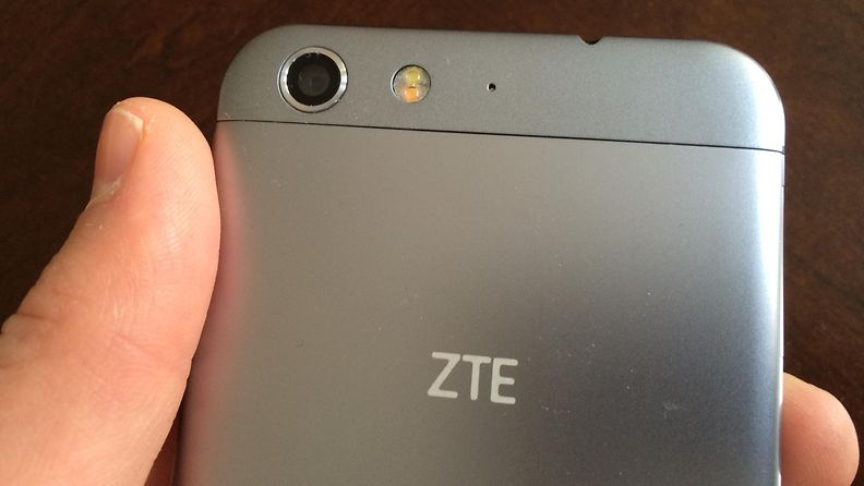 ZTE Blade V6 Android kännykkä