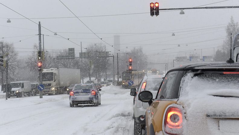 Liikenne auto talvi kuorma-auto helsinki lumi
