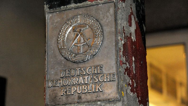 Itä-Saksa rajamerkki berliininmuuri berliini venäjä usa saksa toinen maailmansota