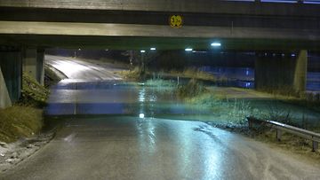Vantaanjoki tulvi Laamannintielle Helsingissä 11. helmikuuta 2016.