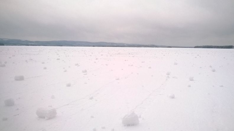 Lumirullia Sotkamon Jormasjärvellä. Lukijan kuva: Jaakko Ilkko.