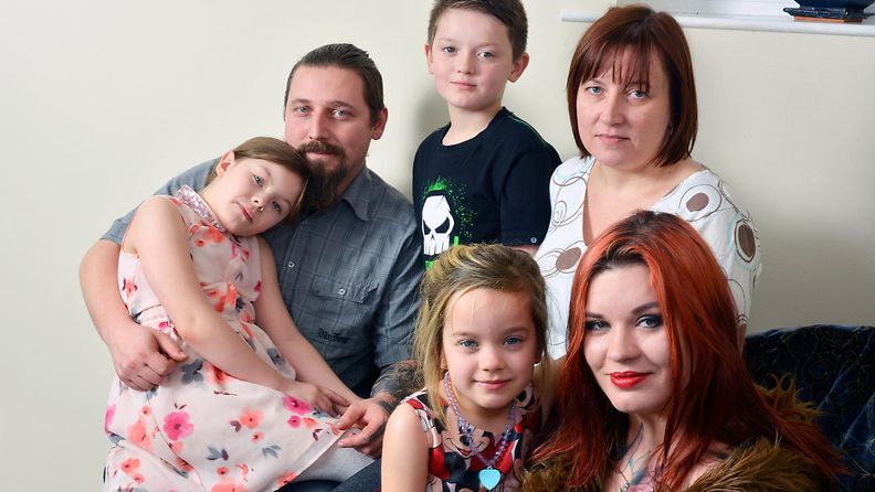  Sabien Demonia seen with fiance Pete Kawa, Wiktoria (8), mother Dorota, Damian (9) and Maja (6) at her mother's home on February 6, 2016 in Northampton, England.