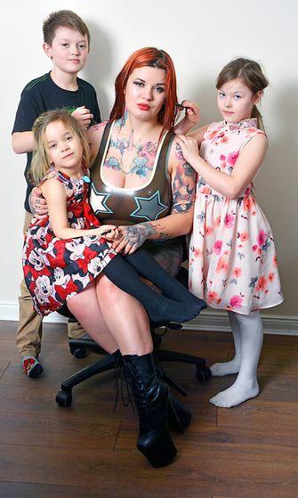 Sabien Demonia seen with her kids Wiktoria (8), Damian (9) and Maja (6