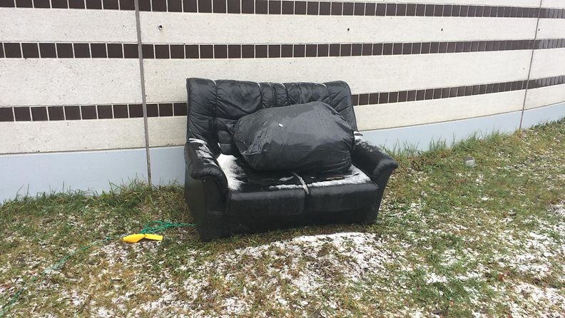 sohva jäte kaatopaikka 1