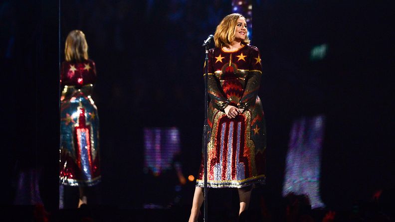 Adele, Brit Awards 2016 esiintymisasu