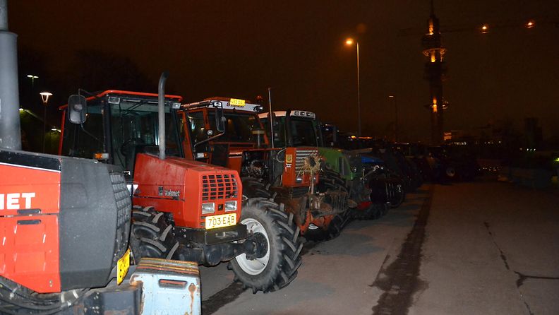 Viljelijöiden traktorimielenosoitus Pöllölaaksossa Helsingin Ilmalassa 1