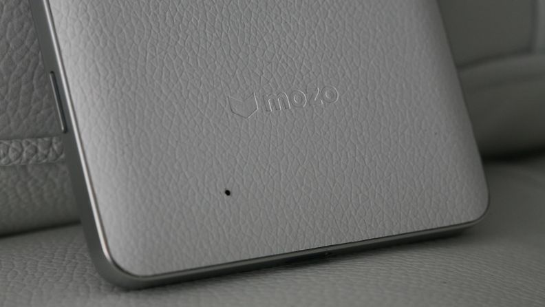 Lumia 950 ja nahkaiset Mozo-kuoret