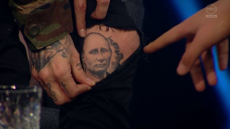Mikael Gabriel esitteli Putin-tatuointinsa.